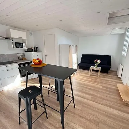 L'hirondelle, Renove Au Coeur D'arago *