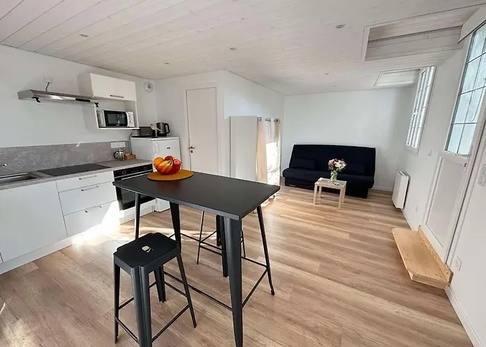 L'hirondelle, Renove Au Coeur D'arago *