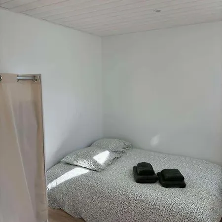 L'hirondelle, Renove Au Coeur D'arago